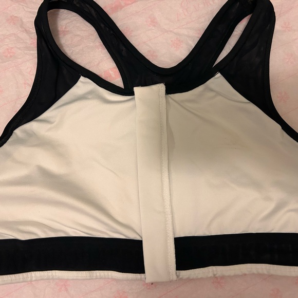 Various Styles of Bras - Picture 6 of 16